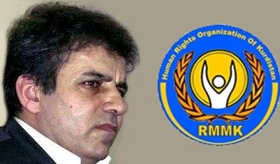 Mohammad Sedigh Kaboudvand con il logo dell'RMMK, l'Organizzazione per i diritti umani del Kurdistan